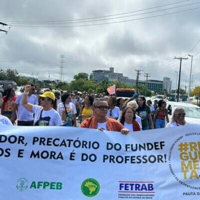 Professores da rede estadual indicam possibilidade de decretar greve