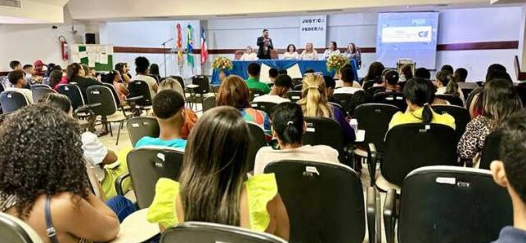 Projeto Jovem Social realiza aula inaugural da 10ª Turma em Ilhéus