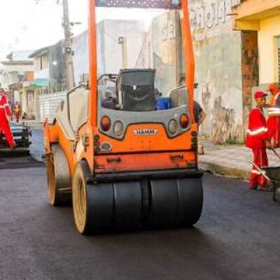 Prefeitura de Ilhéus leva drenagem e serviços de asfalto para moradores da Rua Bela Vista