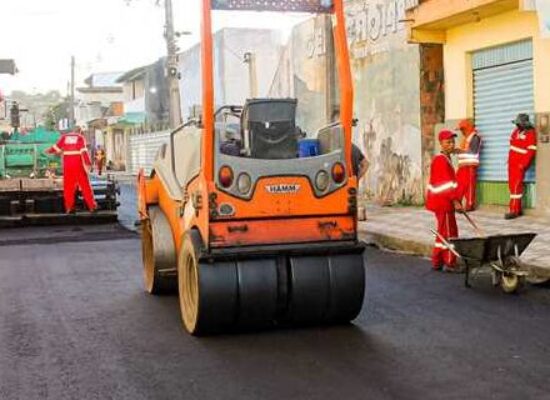 Prefeitura de Ilhéus leva drenagem e serviços de asfalto para moradores da Rua Bela Vista