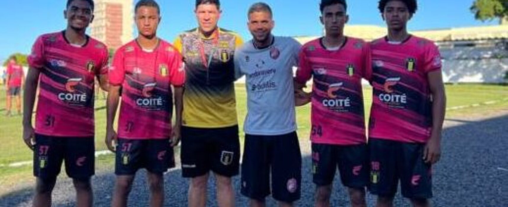 GAROTOS DA BASE DO BARCELONA TREINAM COM O GRAPIÚNA