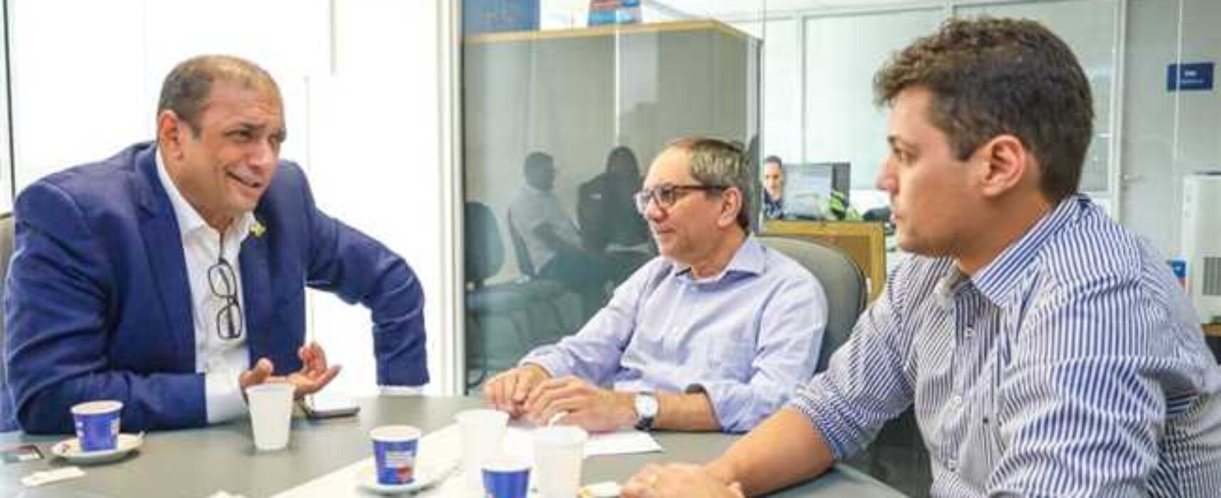 Com a Desenbahia, prefeito Mário Alexandre busca linha de crédito para cabaneiros da Orla Sul