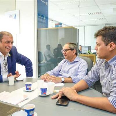 Com a Desenbahia, prefeito Mário Alexandre busca linha de crédito para cabaneiros da Orla Sul