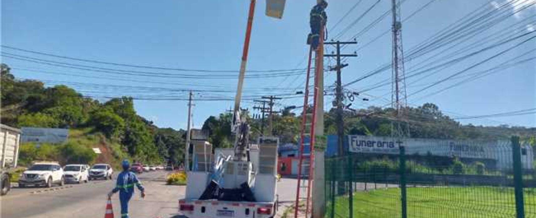 Prefeitura instala braços de iluminação no Banco da Vitória e no ramal da rodovia Ilhéus-Uruçuca