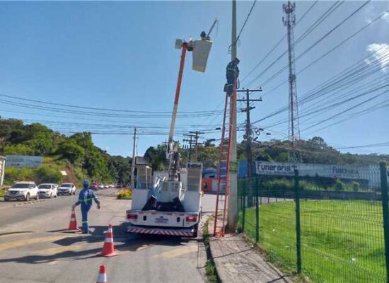 Prefeitura instala braços de iluminação no Banco da Vitória e no ramal da rodovia Ilhéus-Uruçuca