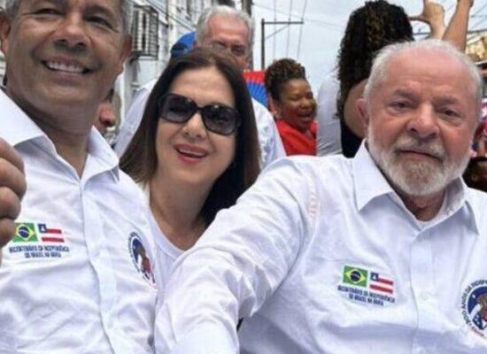 Ao lado de Jerônimo, Lula participa de cortejo do 2 de Julho