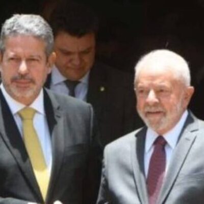 Por telefone, Lula agradece apoio de Lira na votação da reforma tributária
