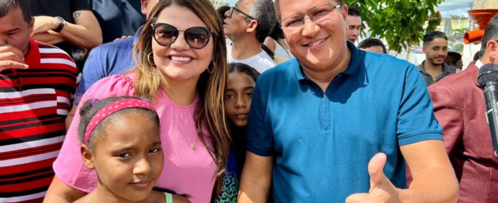 Moradores e estudantes de Ferradas em festa na reinauguração da Escola Brasília Baraúna