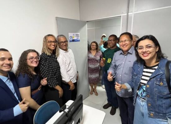 Prefeito Augusto Castro inaugura Central de Intérprete de Libras
