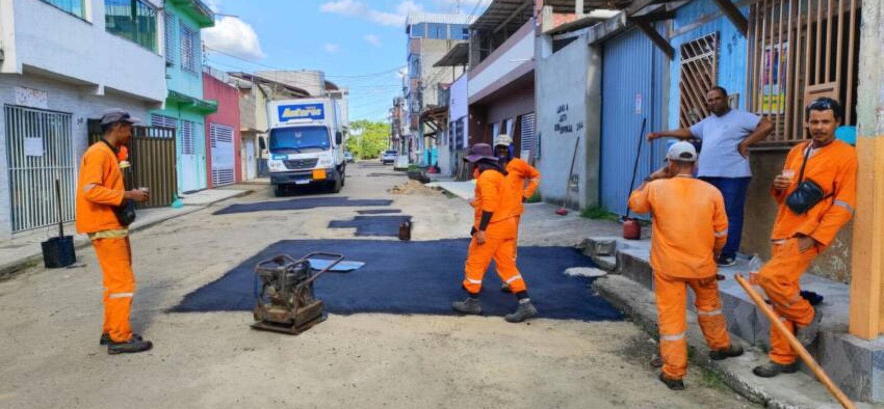 Operação tapa-buracos contempla ruas do Bairro Califórnia