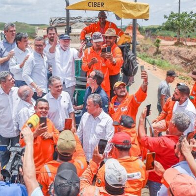 Lula anuncia retomada das obras da Ferrovia Oeste-Leste e pede lançamento até 2026: “Façam hora extra”