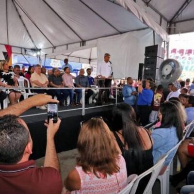 Jerônimo entrega equipamentos para a Saúde e autoriza ações na área de Infraestrutura, em Maiquinique