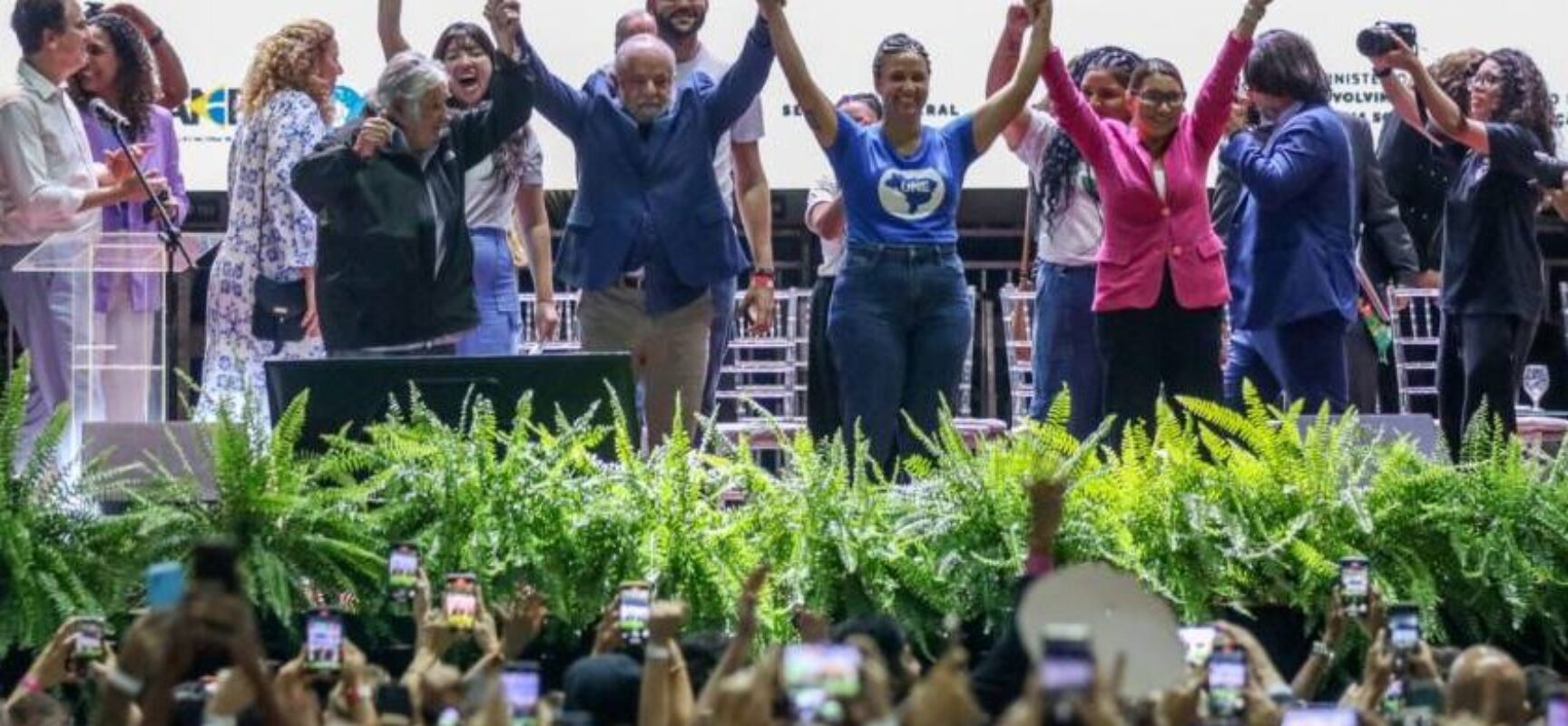 Lula participa de congresso da UNE e promete mais universidades