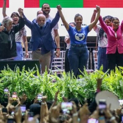 Lula participa de congresso da UNE e promete mais universidades