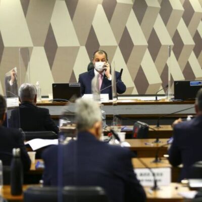 Gilmar Mendes anula arquivamento de ação contra Bolsonaro