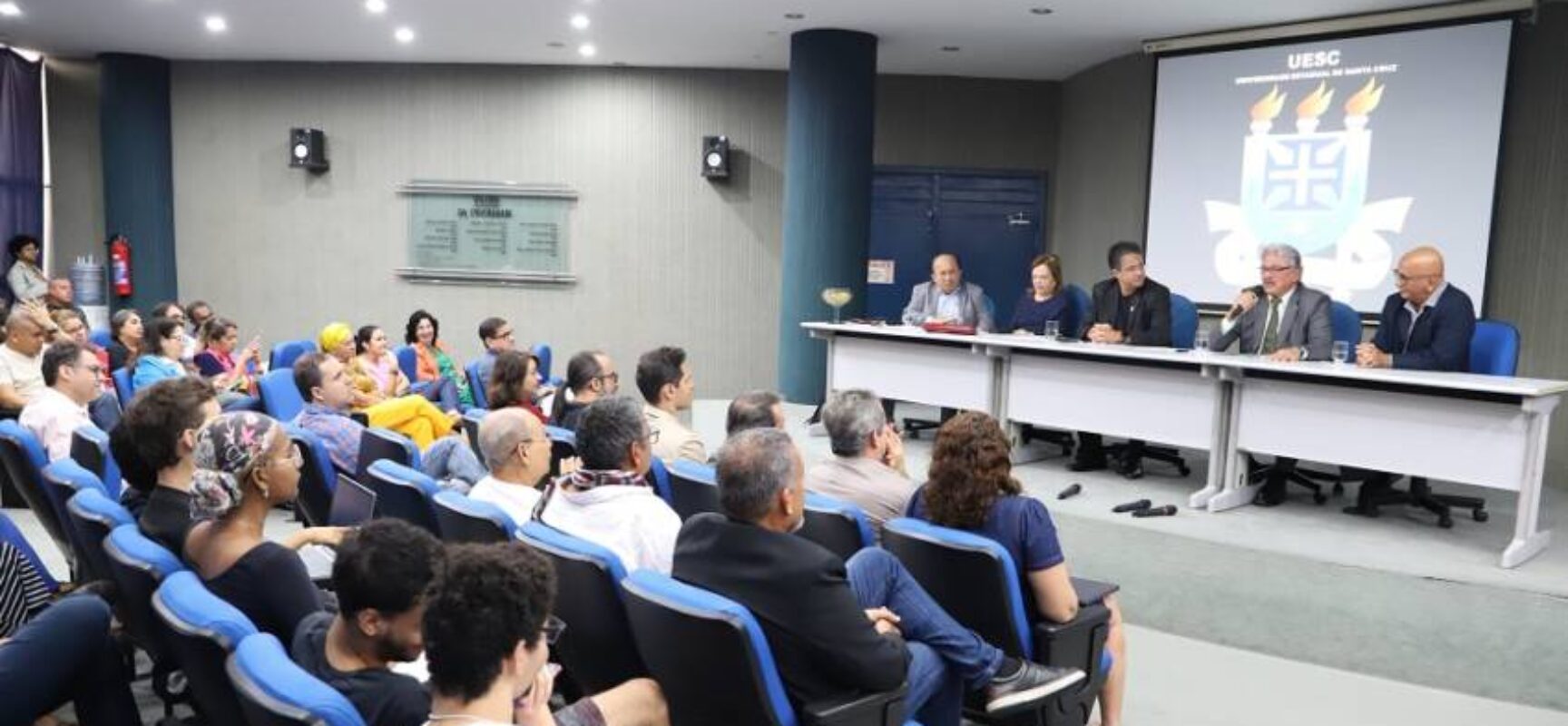 Conselho Superior da Uesc presta homenagem ao professor Soane Nazaré de Andrade