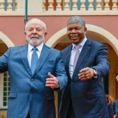 Em Angola, Lula diz que Brasil vai voltar a investir na África