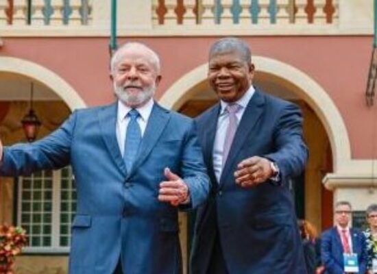 Em Angola, Lula diz que Brasil vai voltar a investir na África