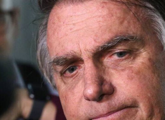 Hacker da Vaza Jato diz que campanha de Bolsonaro planejou forjar invasão de urna