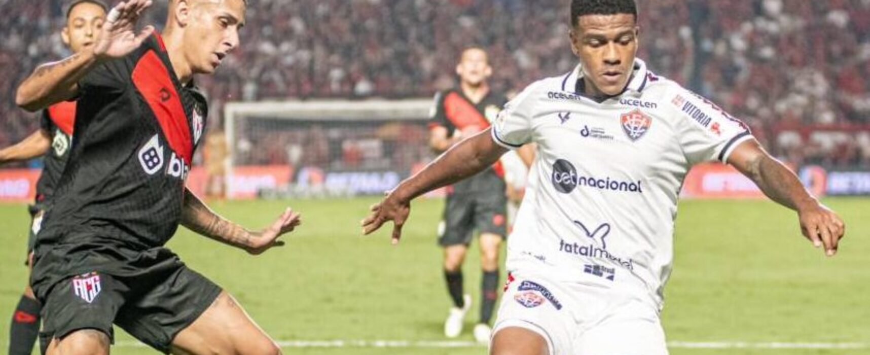 Com um a menos, Vitória segura empate contra o Atlético-GO e abre 3 pontos para o vice-líder
