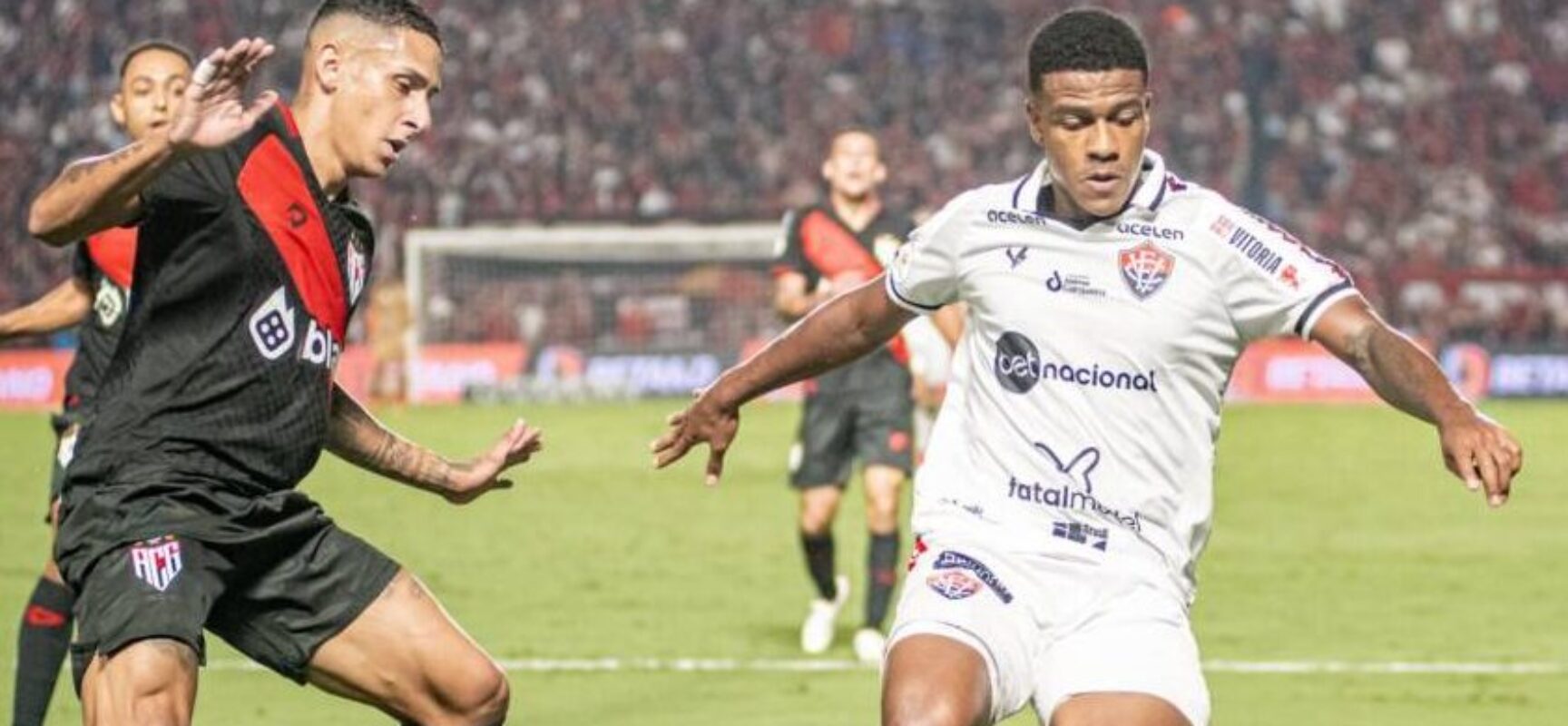 Com um a menos, Vitória segura empate contra o Atlético-GO e abre 3 pontos para o vice-líder