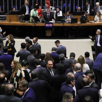 Câmara aprova arcabouço fiscal sem Fundeb e Fundo do DF