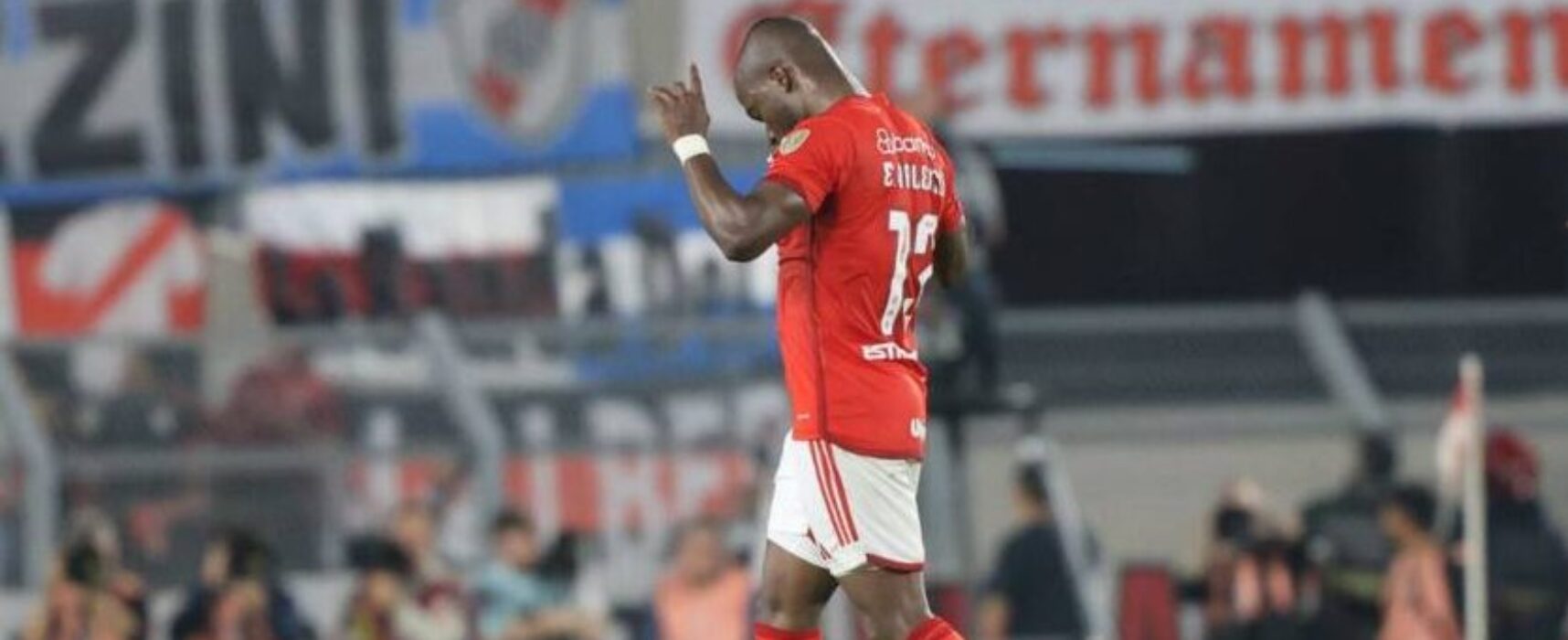 Internacional vence Bolívar e fica perto da semifinal da Libertadores