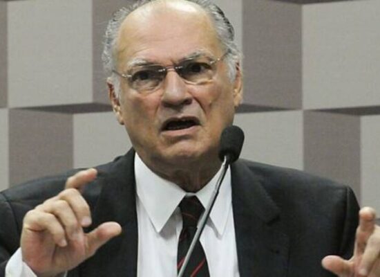 Roberto Freire diz que Executiva do Cidadania quer expulsá-lo para aderir a Lula