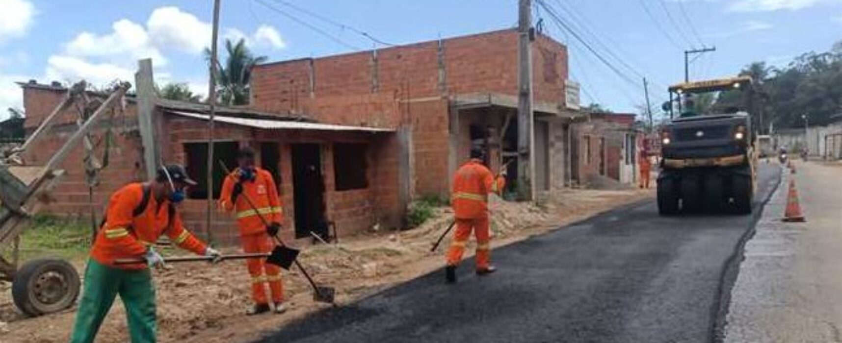 Serviços de recapeamento asfáltico contemplam trecho que dá acesso ao Condomínio Sol e Mar
