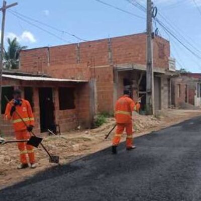 Serviços de recapeamento asfáltico contemplam trecho que dá acesso ao Condomínio Sol e Mar