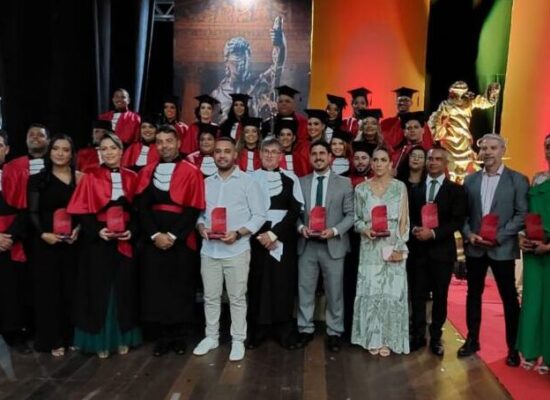 Faculdade de Ilhéus gradua nova turma de bacharéis em Direito