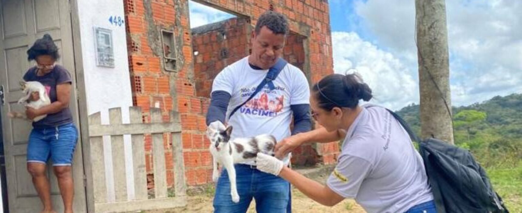 Prefeitura já ultrapassa 87 % da meta de cães e gatos imunizados contra a raiva em Itabuna