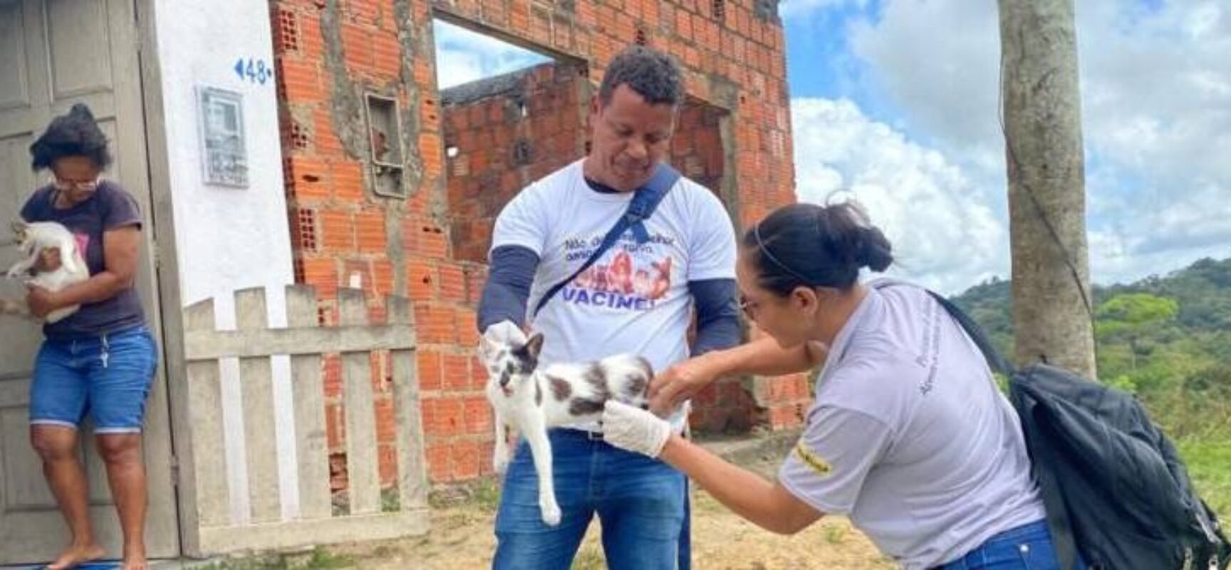 Prefeitura já ultrapassa 87 % da meta de cães e gatos imunizados contra a raiva em Itabuna