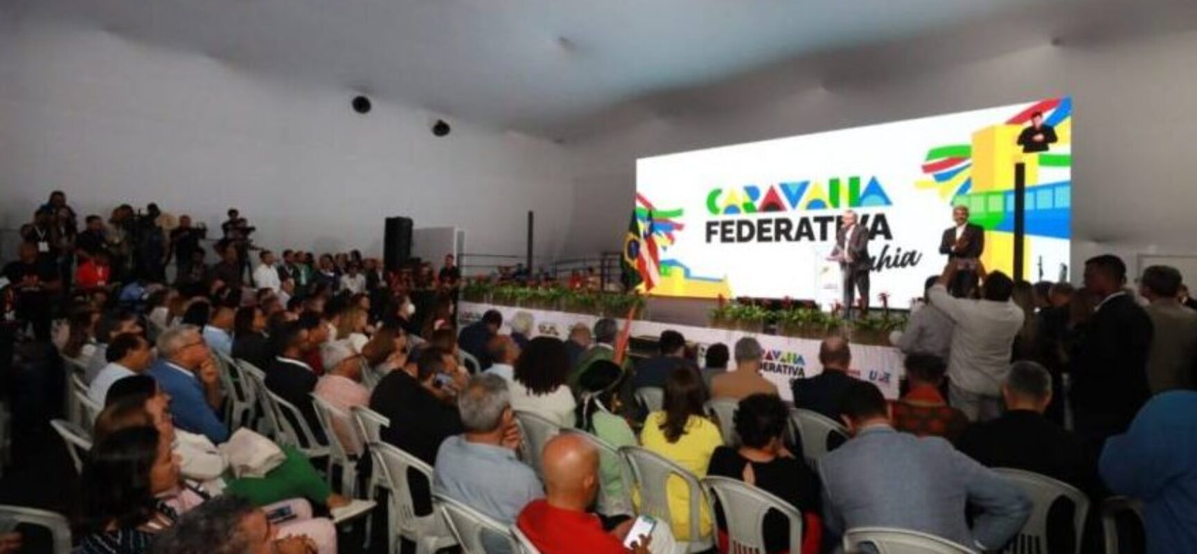 Jerônimo participa do encerramento do primeiro dia da Caravana Federativa em Salvador