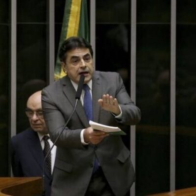 Deputados protocolam PEC que permite derrubada de decisões do STF