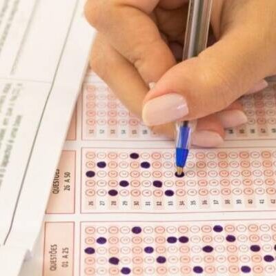 Professores contam como preparam alunos para prova de redação do Enem
