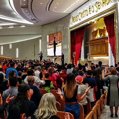 IGREJA UNIVERSAL DO REINO DE DEUS: O Dia da Profecia