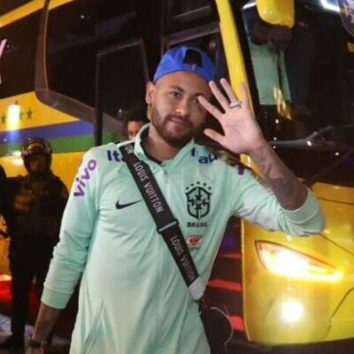 Seleção Brasileira desembarca em Lima para jogo diante do Peru