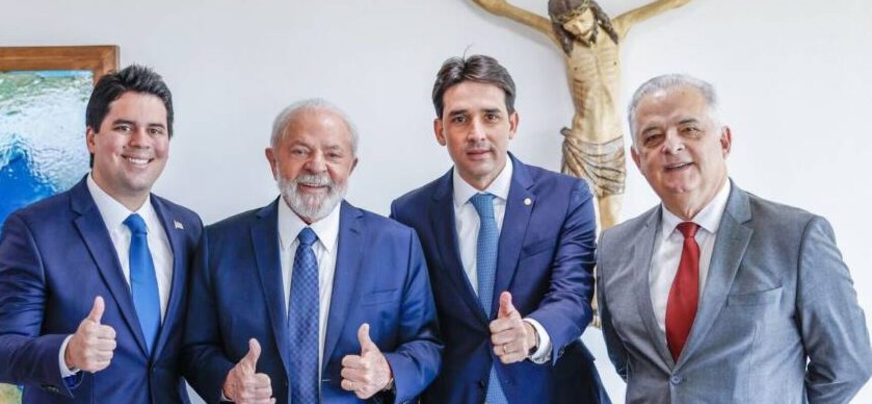 Lula dá posse a três ministros e cria ministério para pequena empresa