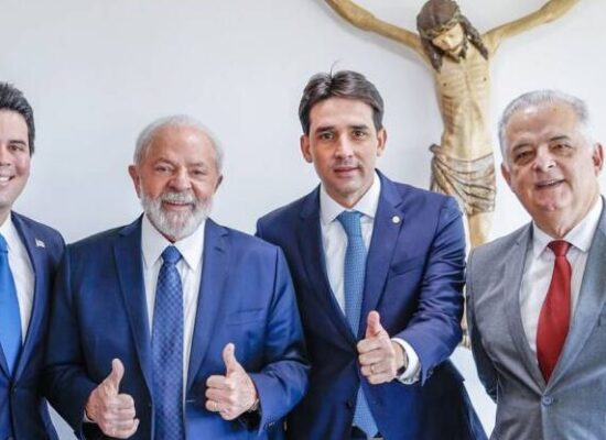 Lula dá posse a três ministros e cria ministério para pequena empresa