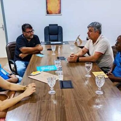 Serviços de telefonia móvel são apresentados em reunião com representantes dos Correios