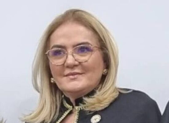 Agral empossa empresária Elaine Carletto como Membro Benemérito