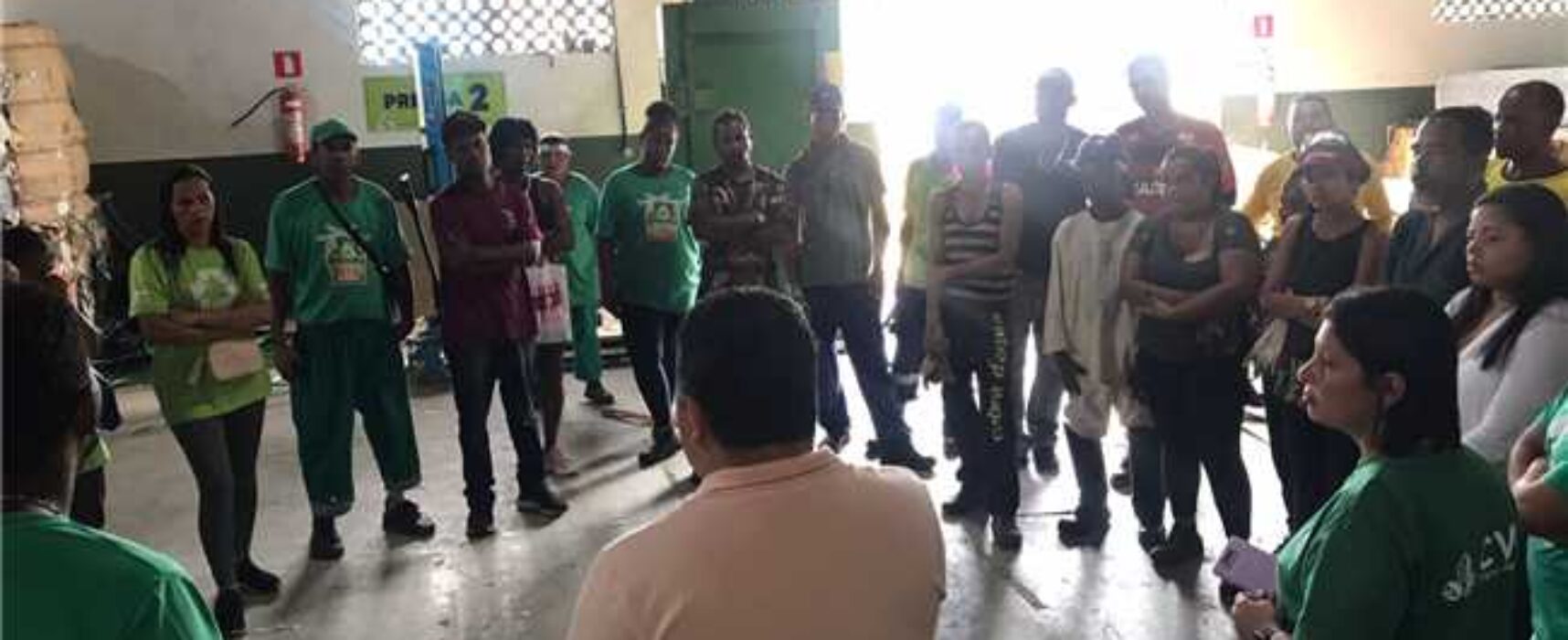 Prefeitura de Ilhéus e catadores de materiais recicláveis realizam visita a cooperativas da região