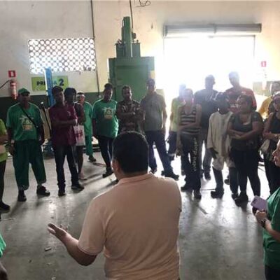 Prefeitura de Ilhéus e catadores de materiais recicláveis realizam visita a cooperativas da região