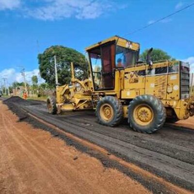 Estrada que dá acesso ao distrito de Coutos recebe melhorias com aplicação de material fresado