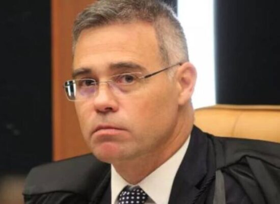 Mendonça autoriza ex-auxiliar de Bolsonaro a não comparecer a CPI dos Atos Golpistas