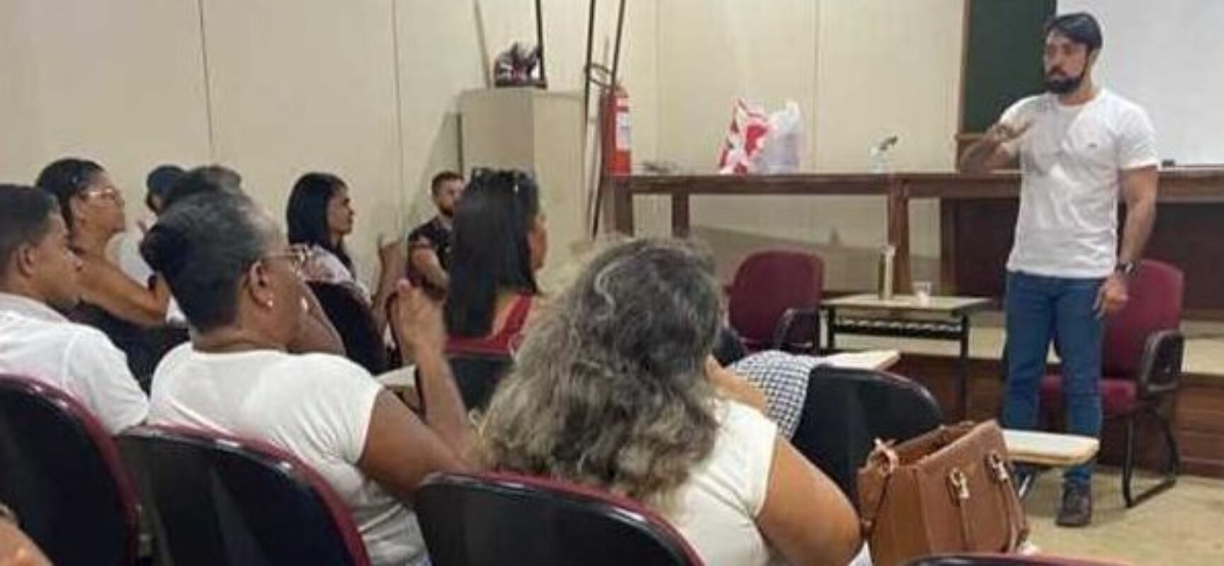 Profissionais da Saúde participam de curso de Libras para melhorar atendimento aos surdos em Ilhéus