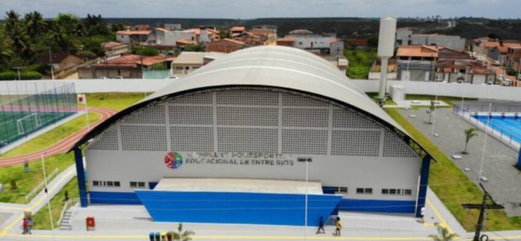 Jerônimo entrega novo complexo poliesportivo e colégio ampliado em Entre Rios