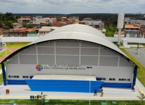 Jerônimo entrega novo complexo poliesportivo e colégio ampliado em Entre Rios
