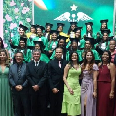 Graduada a 1ª turma do curso de Estética e Cosmética da Faculdade de Ilhéus
